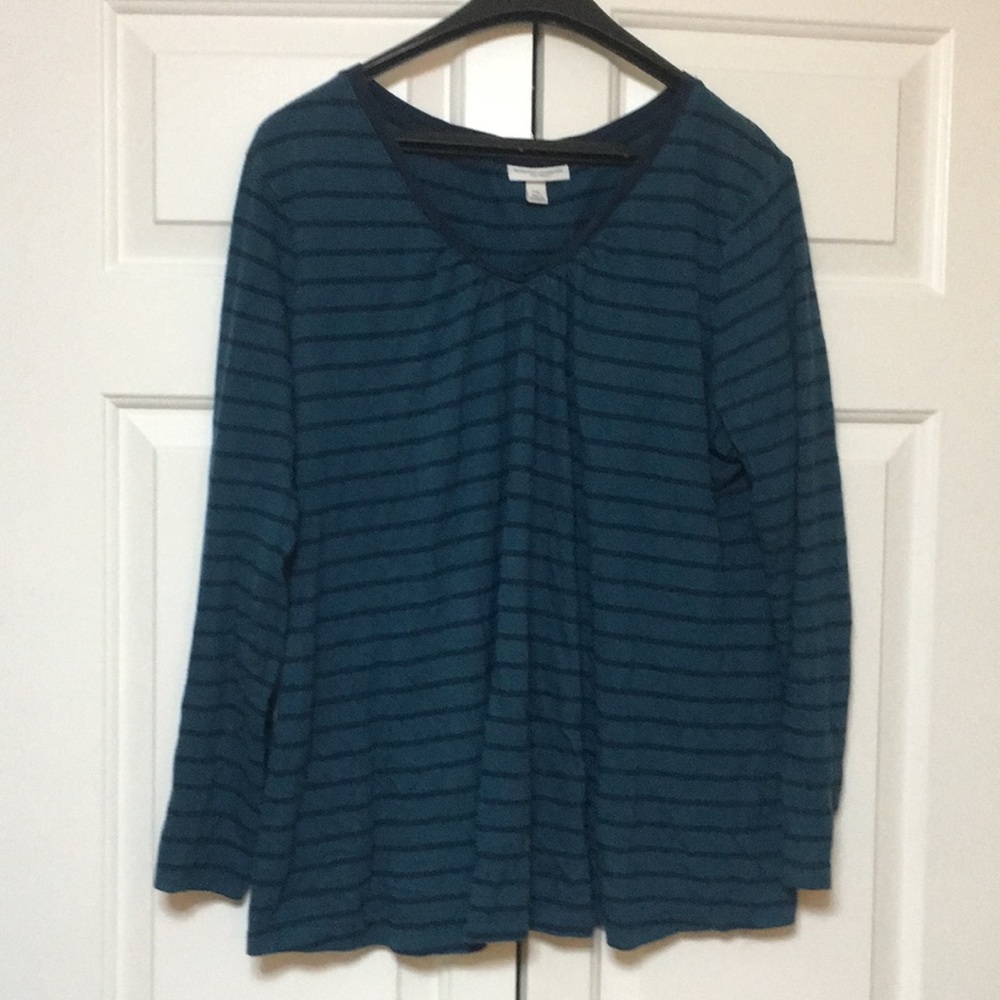 Liz Lange maternity long sleeved shirt